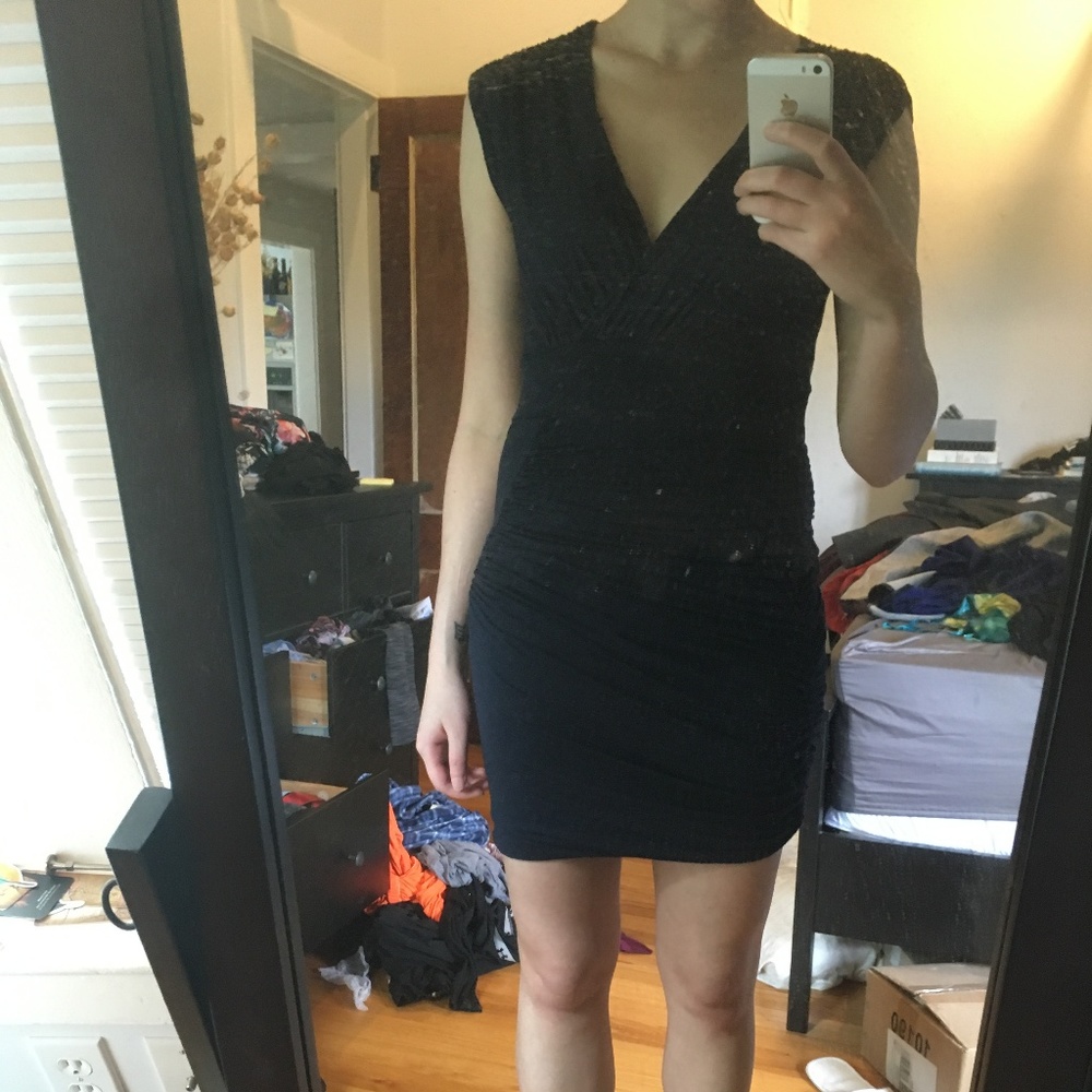 NAVY BODYCON V-NECK MINI-DRESS